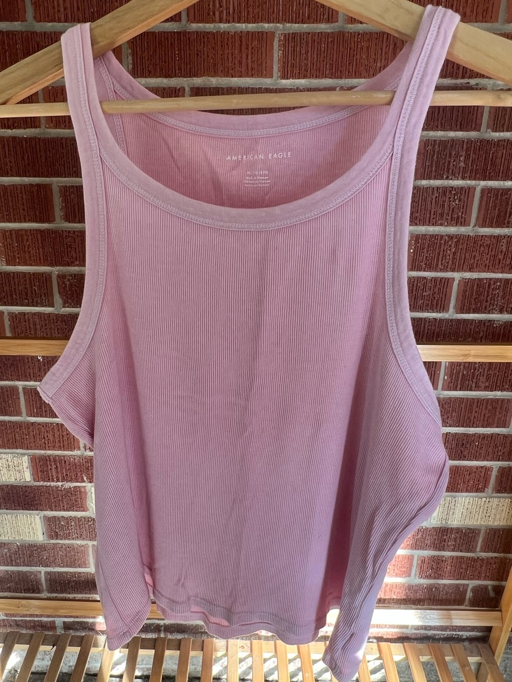 AE light pink tank